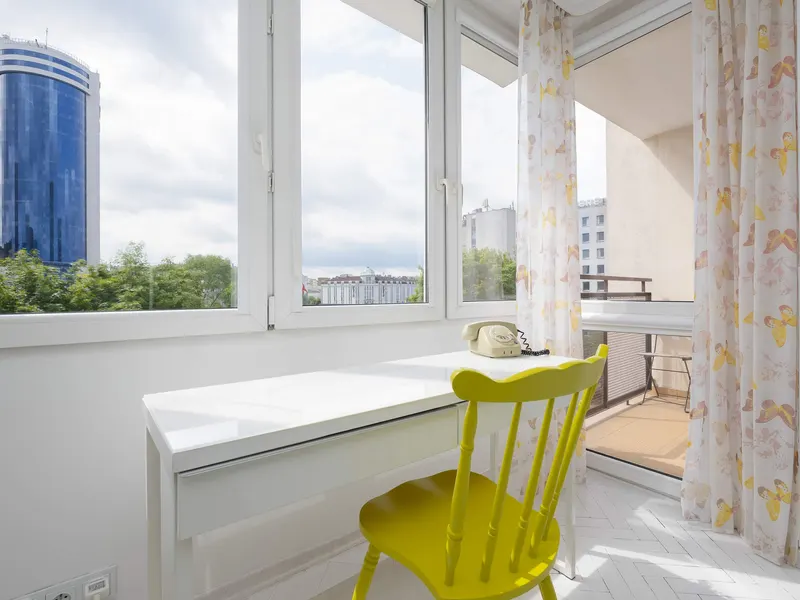 Colorful Apartment with 2 Bedrooms | Workspace – photo 3