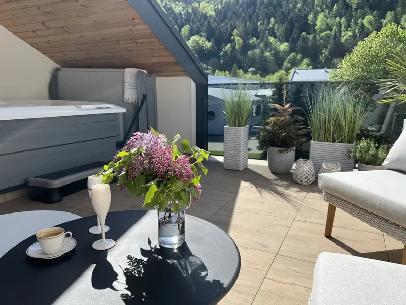 Two-storey Apartment in the Mountains | Jacuzzi on the Balcony – photo 3