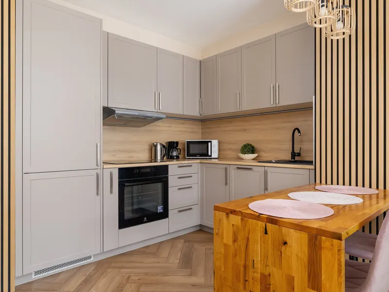 Funktionelle Wohnung | Balkon, Klimaanlage, Arbeitsraum – Foto 3