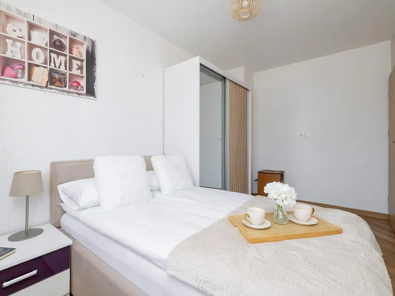 Funktionelle Wohnung | Balkon, Klimaanlage, Arbeitsraum – Foto 2