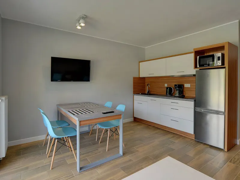 Modernes Studio | Balkon, Parkplatz, 260 m zum Strand – Foto 3