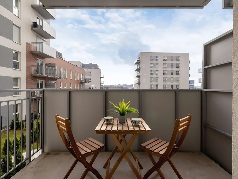 Helle Wohnung mit Balkon | Parkplatz, Arbeitsraum – Foto 3