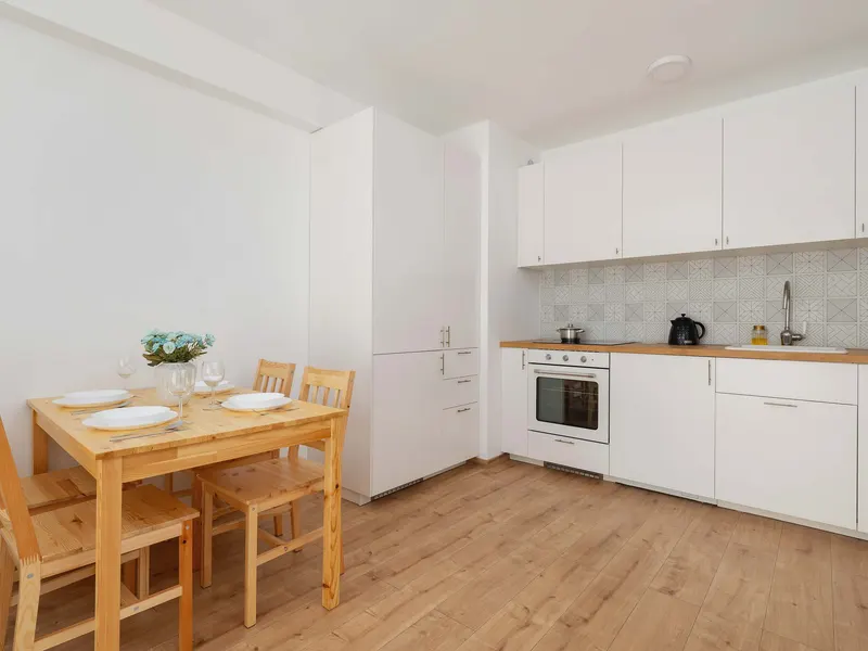 Helle Wohnung mit Balkon | Parkplatz, Arbeitsraum – Foto 4