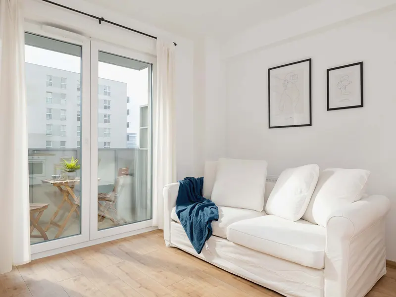 Helle Wohnung mit Balkon | Parkplatz, Arbeitsraum – Foto 1