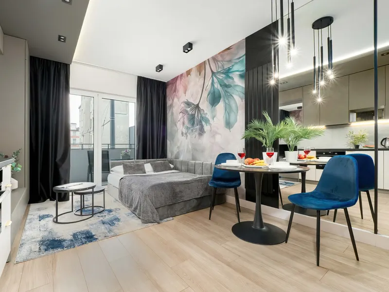 Designer Studio | Balcony | Close to Center – photo 4