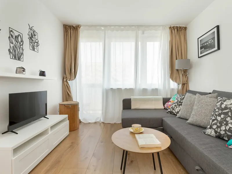 Cozy Apartment with Balcony | Close to Park and Beach – photo 5