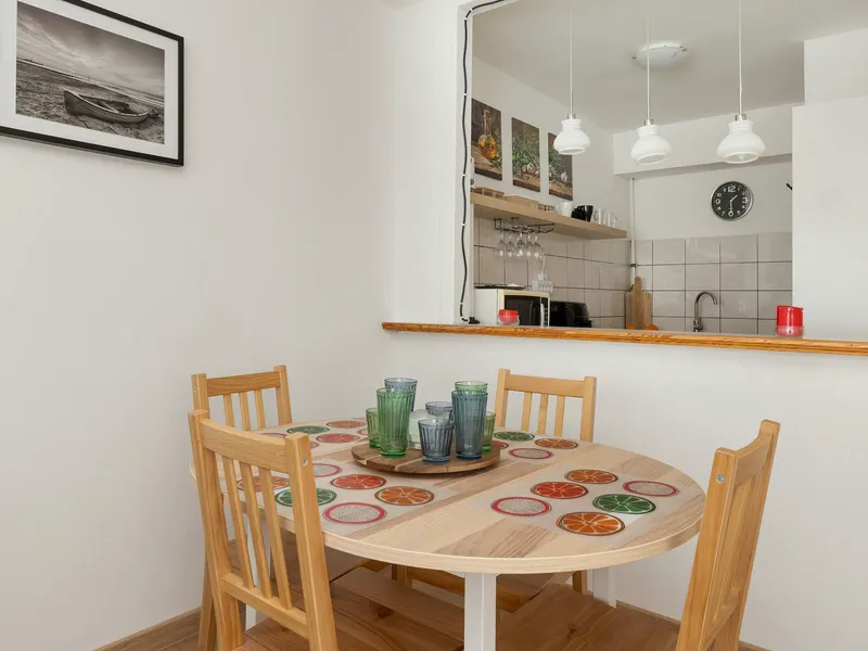 Cozy Apartment with Balcony | Close to Park and Beach – photo 3