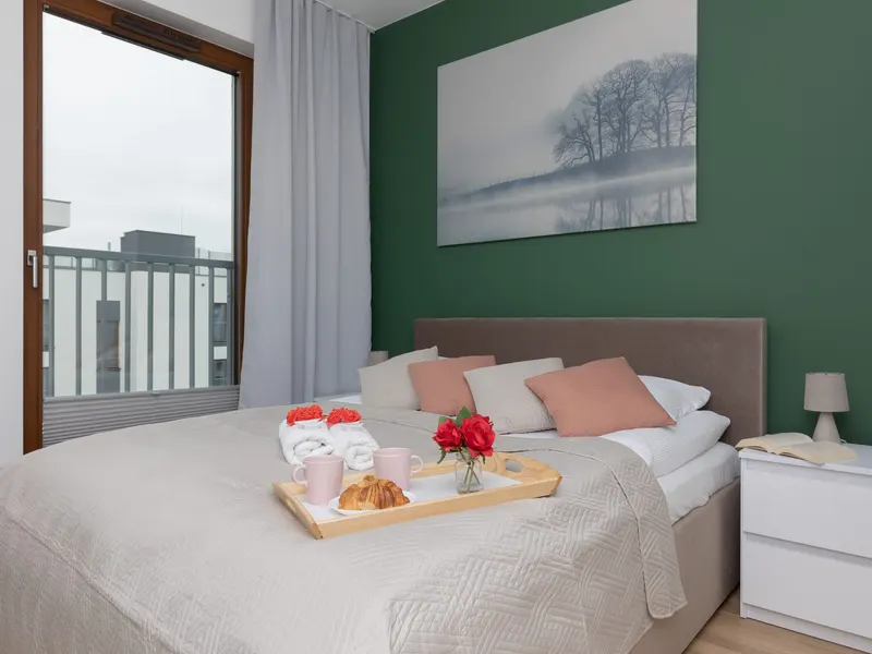 Bright Apartment with Balcony | Parking | Close to Airport – photo 2