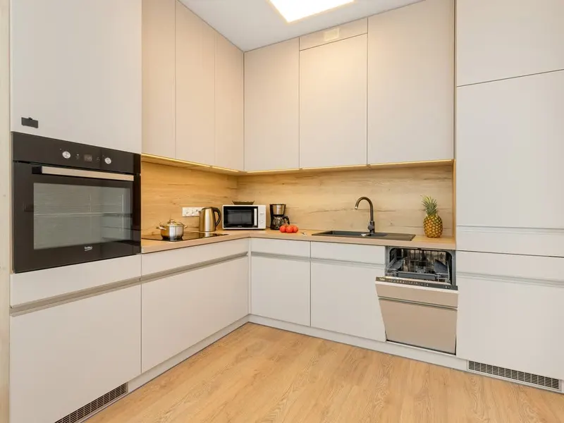 Bright Apartment | Parking in Garage, Close to Park – photo 3
