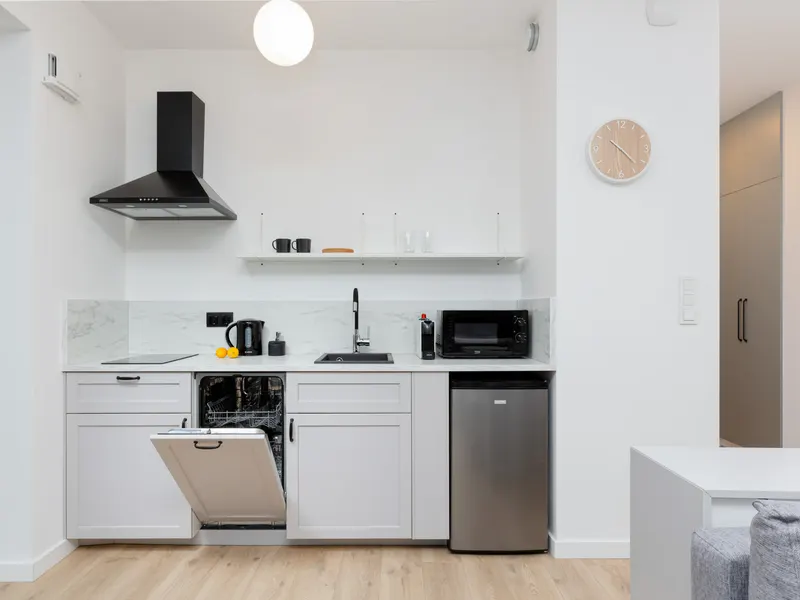 Spacious Apartment in Zoliborz | Parking and Balcony – photo 3