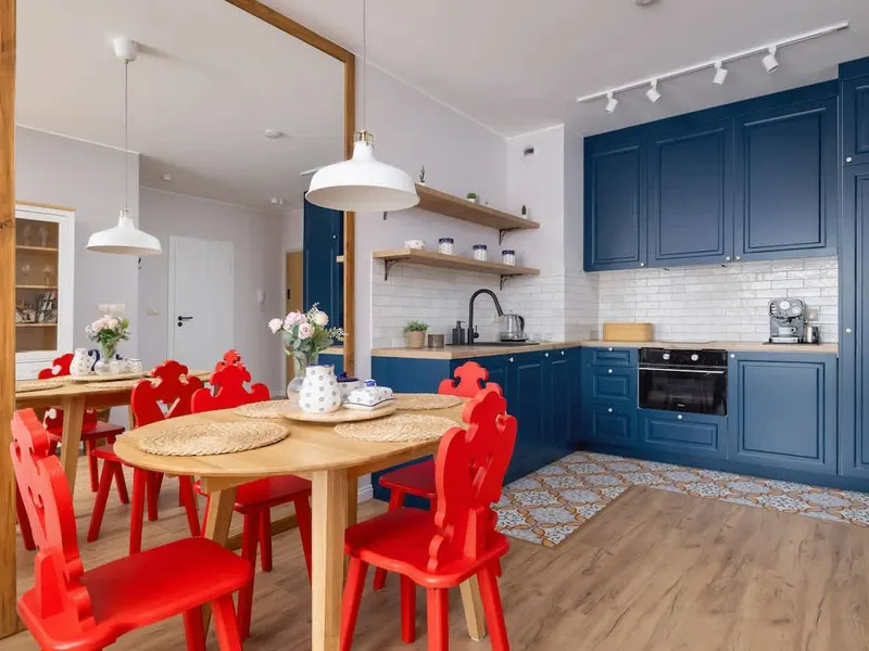 Stilvolle Wohnung | Balkon und Privatparkplatz – Foto 4