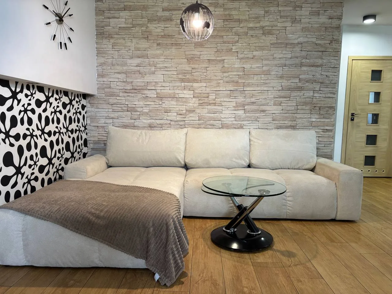 Spacious, open living room with dining area equipped with a corner sofa.
