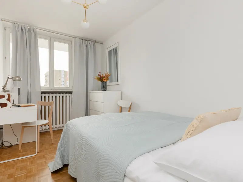 Spacious Apartment in the City Centre | Balcony and Workspace – photo 3