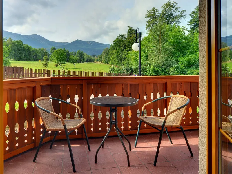 Elegant Apartment in the Mountains | Balcony, Parking, 2 Bedrooms – photo 3