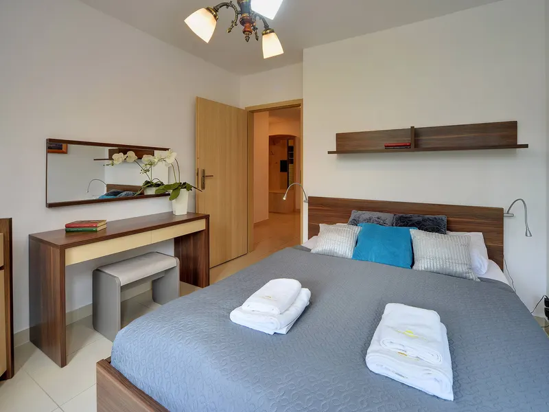Elegant Apartment in the Mountains | Balcony, Parking, 2 Bedrooms – photo 2