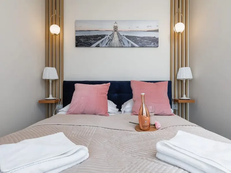 Stylowy Apartament z Dwoma Sypialniami | Dwa Balkony i Siłownia – zdjęcie 3
