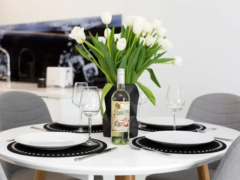 Air-conditioned Apartment with Balcony | Parking and Close to the Metro – photo 4