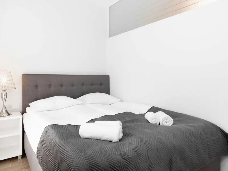 Air-conditioned Apartment with Balcony | Parking and Close to the Metro – photo 3