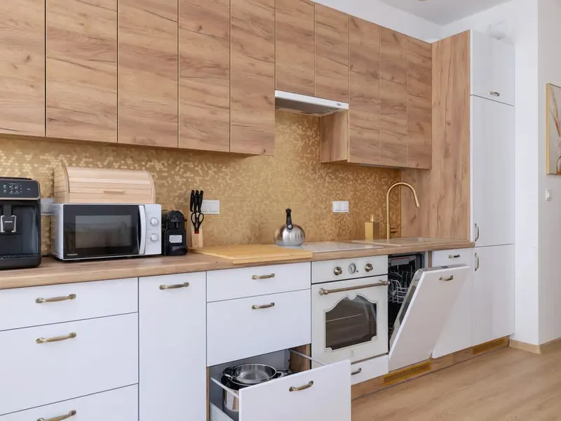 Modernes Apartment für 6 Personen | Parkplatz, Garten mit Terrasse, Fahrräder – Foto 4