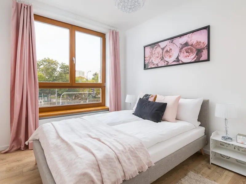 Przestronny Apartament | Blisko Metra, Balkon – zdjęcie 3