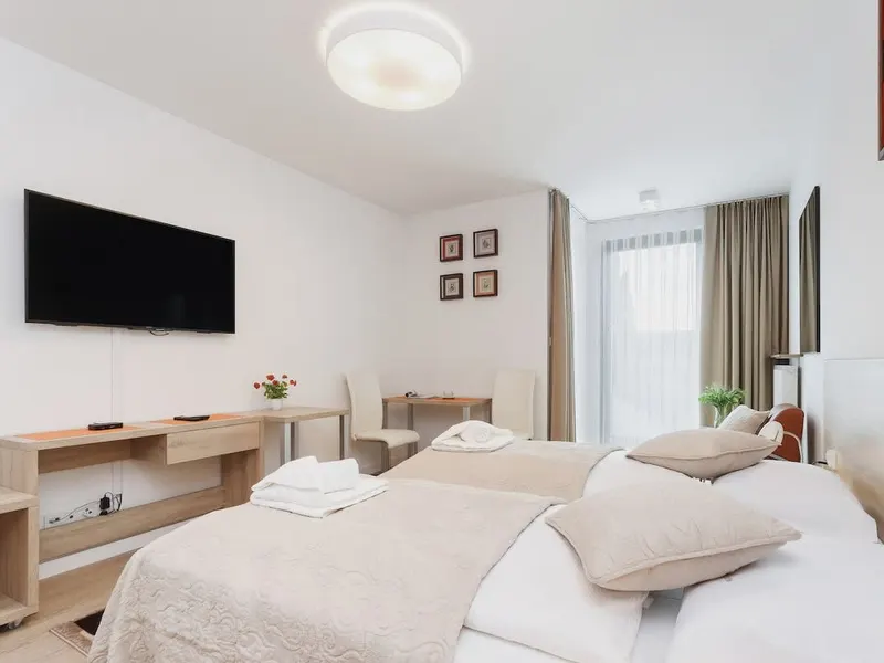 Klimatyzowane Studio w Centrum | Balkon | Parking – zdjęcie 2