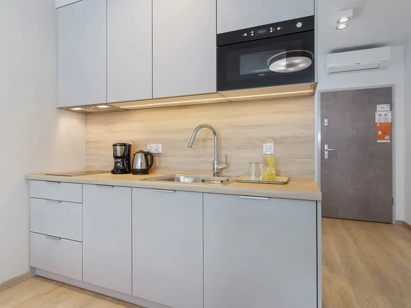 Air-conditioned Studio in the City Centre | Balcony | Workspace – photo 3
