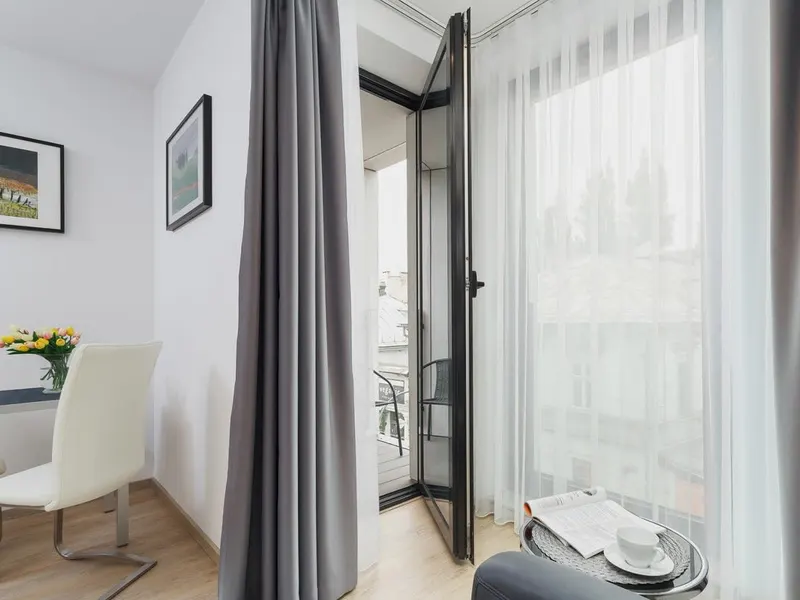 Air-conditioned Studio in the City Centre | Balcony | Workspace – photo 5