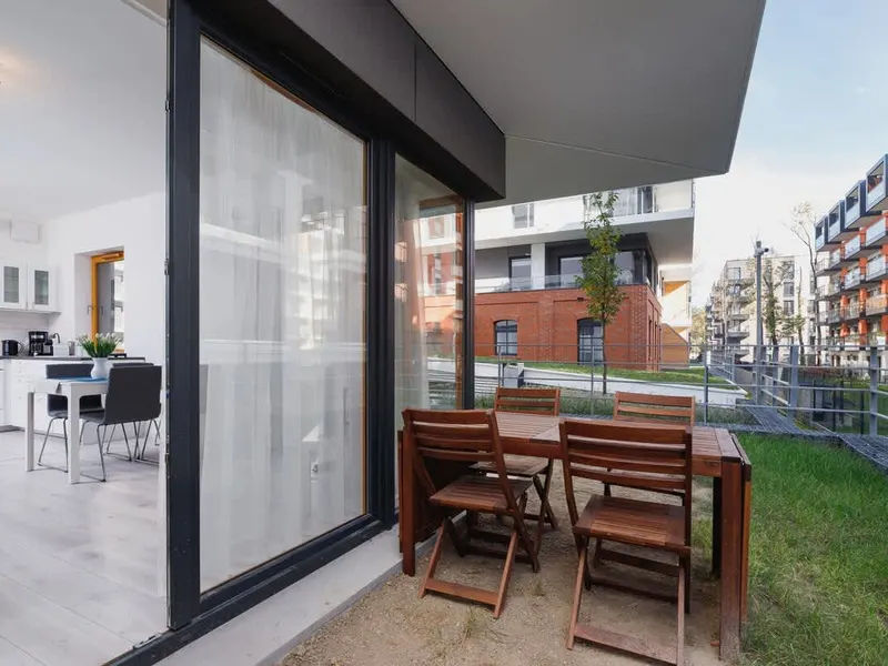Modern Apartment with Terrace | Close to the Main Railway Station – photo 2