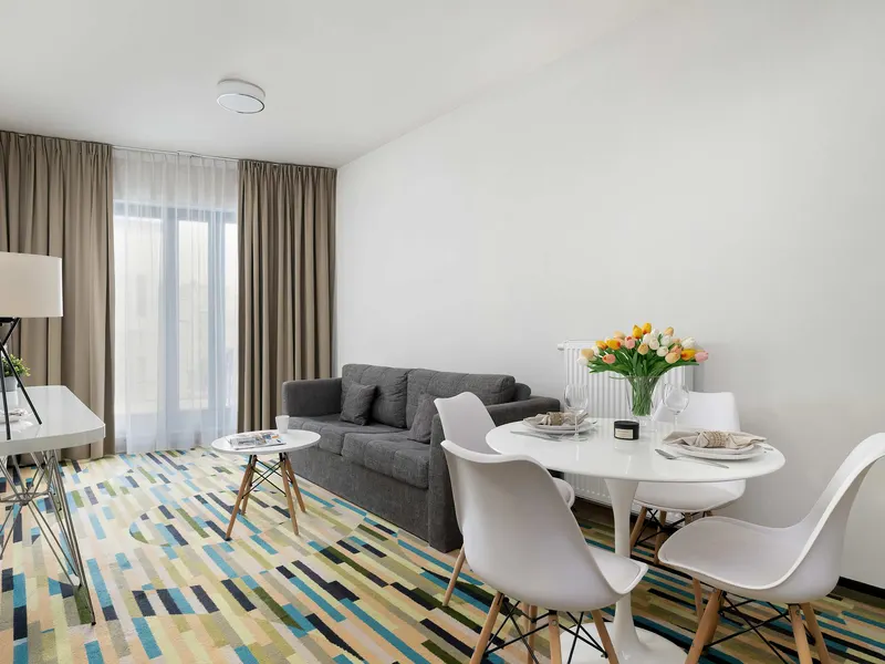 Komfortowy Apartament blisko plaży | Parking i Balkon – zdjęcie 2