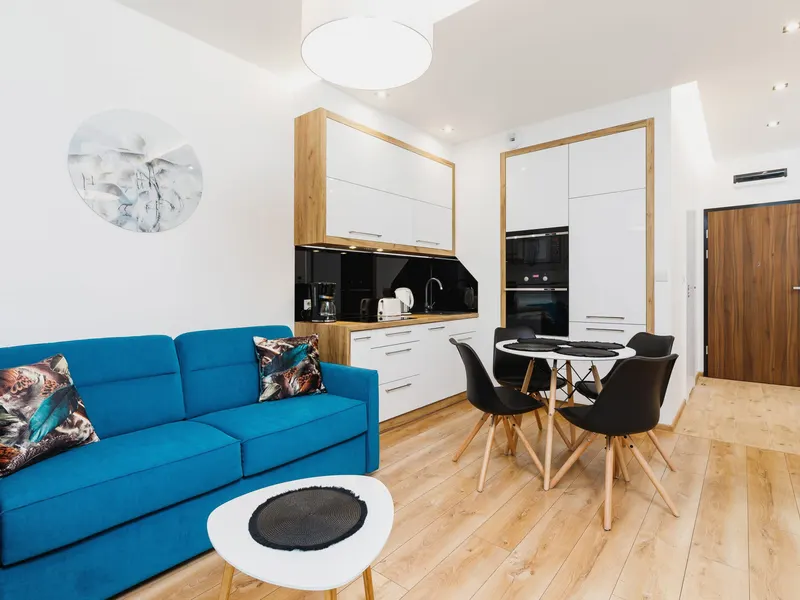 Stilvolle Wohnung am Bahnhof | Balkon mit Aussicht | Badewanne – Foto 1