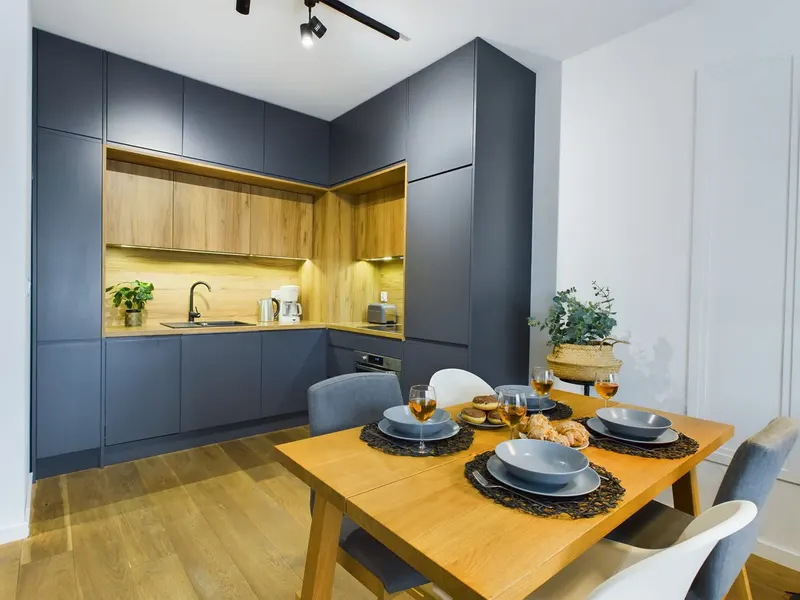 Modern Apartment | Parking, Balcony, Close to Station – photo 3