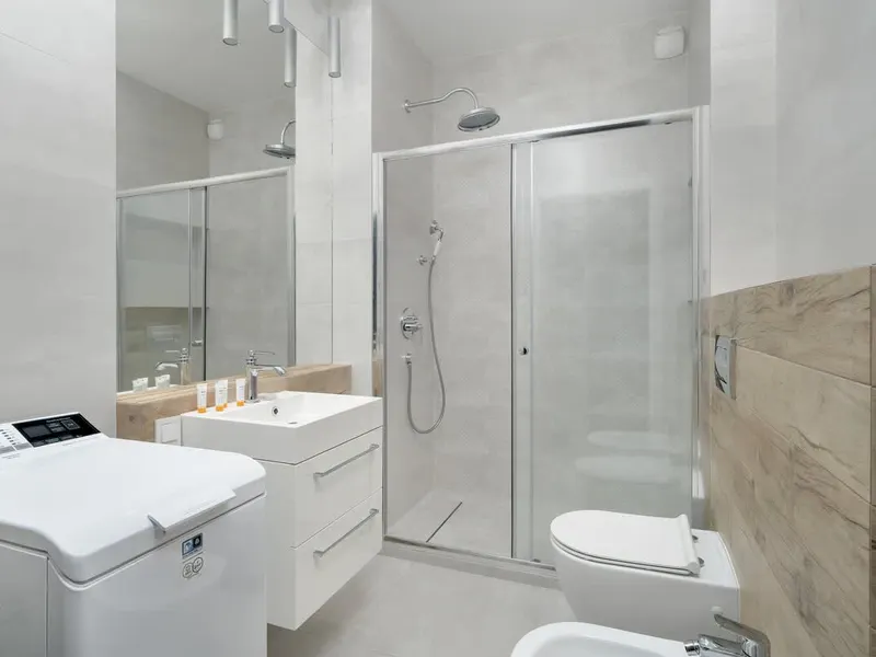 Elegant Apartment | Balcony, Parking, Close to Market Square – photo 5