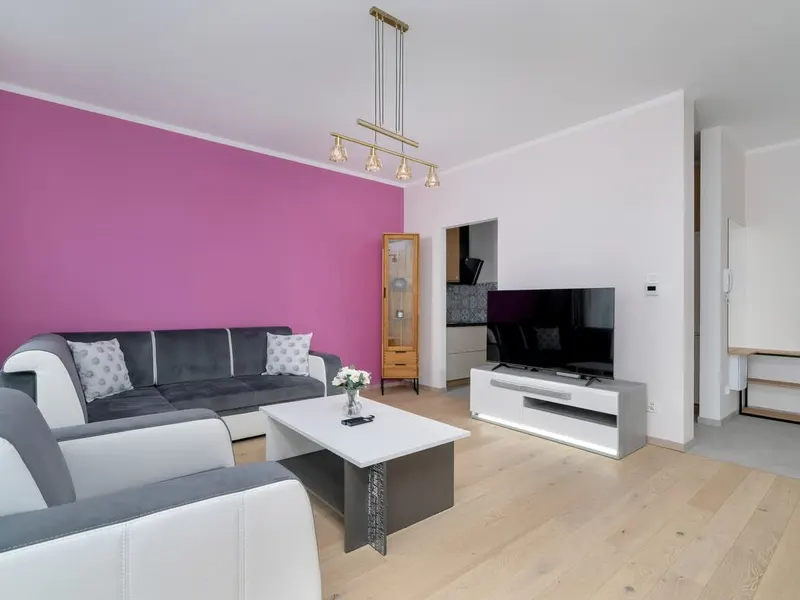 Elegant Apartment | Balcony, Parking, Close to Market Square – photo 1