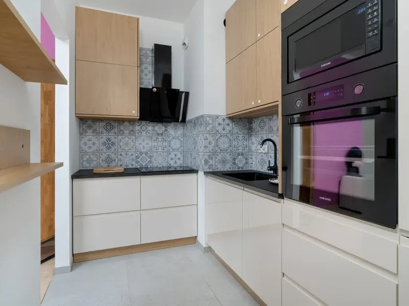 Elegant Apartment | Balcony, Parking, Close to Market Square – photo 4