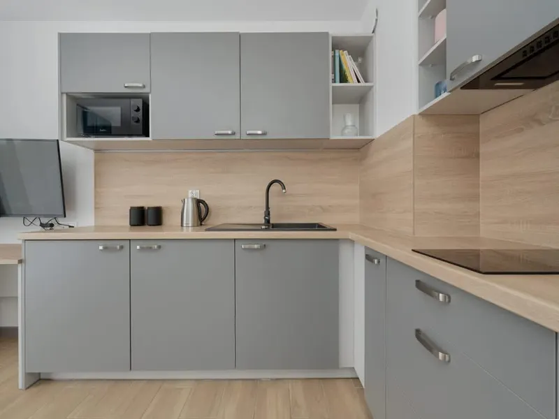 Funkcjonalne Studio we Wrocławiu | Balkon i Miejsce do Pracy – zdjęcie 3
