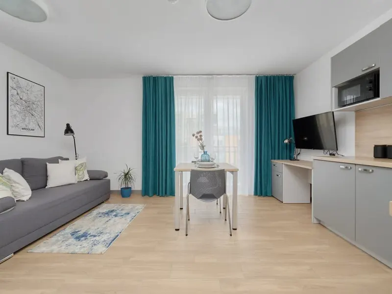 Funkcjonalne Studio we Wrocławiu | Balkon i Miejsce do Pracy – zdjęcie 1