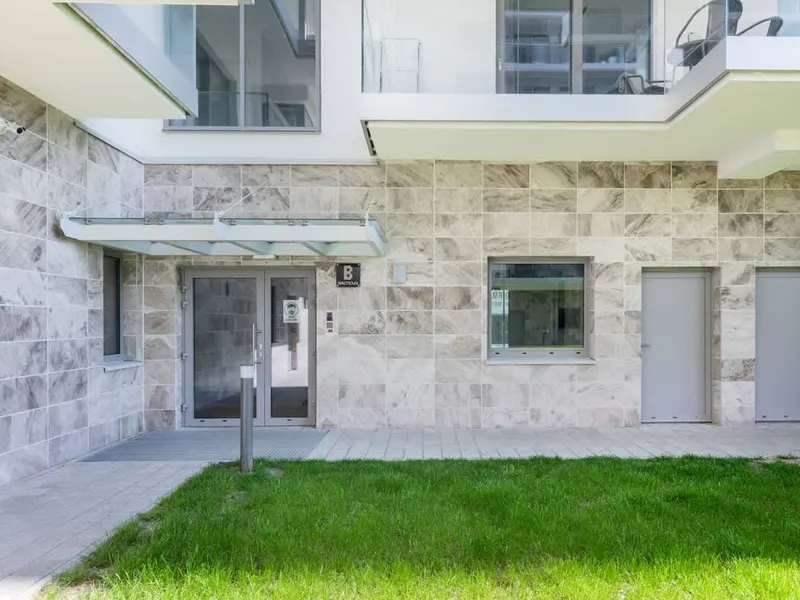 Spacious Apartment with Balcony | 4 Minutes to the Beach – photo 4