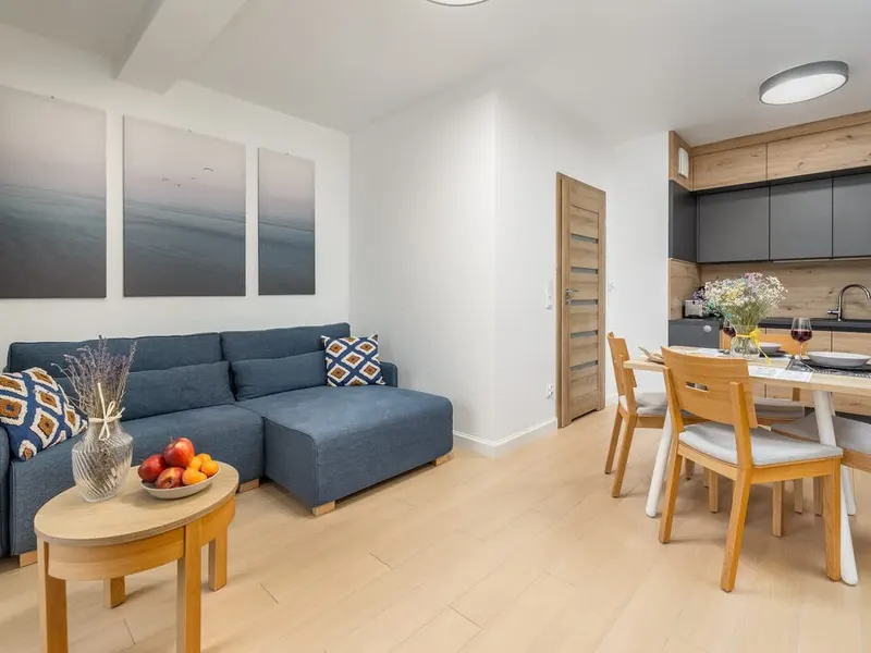 Spacious Apartment with Balcony | 4 Minutes to the Beach – photo 5