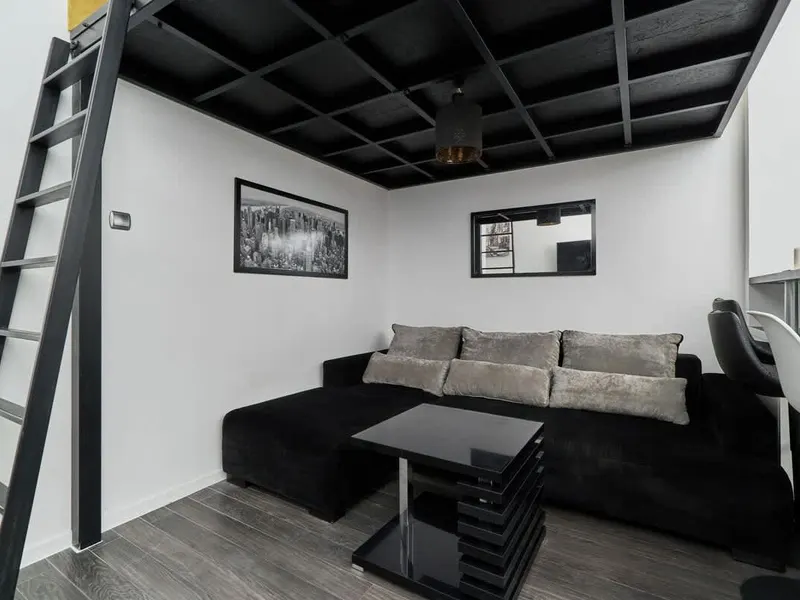 Przestronny Apartament z Antresolą | Blisko Rynku – zdjęcie 2
