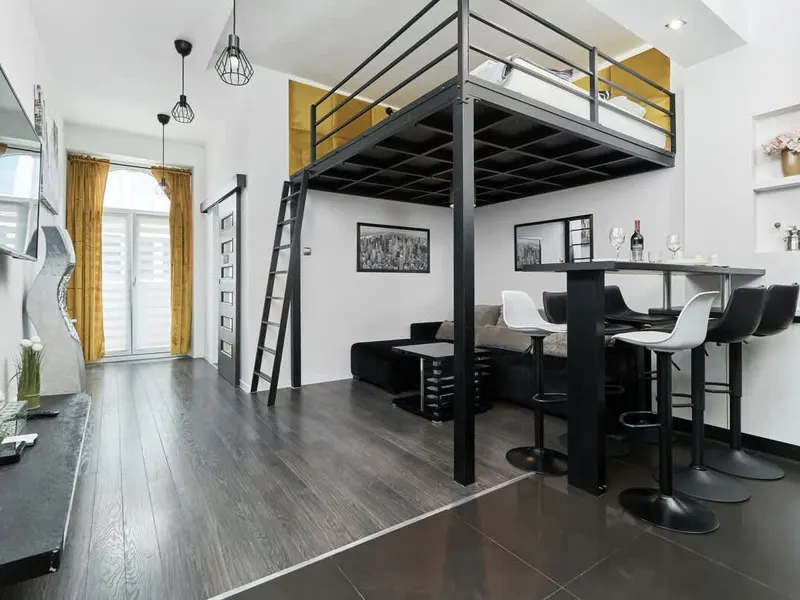 Przestronny Apartament z Antresolą | Blisko Rynku – zdjęcie 1