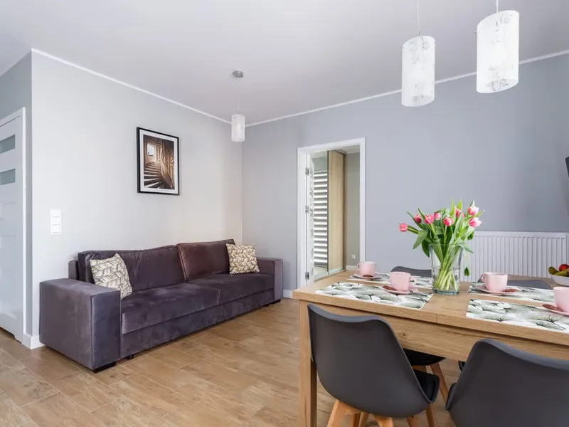 Klasyczny Apartament z Balkonem | Blisko Plaży, Parking – zdjęcie 1