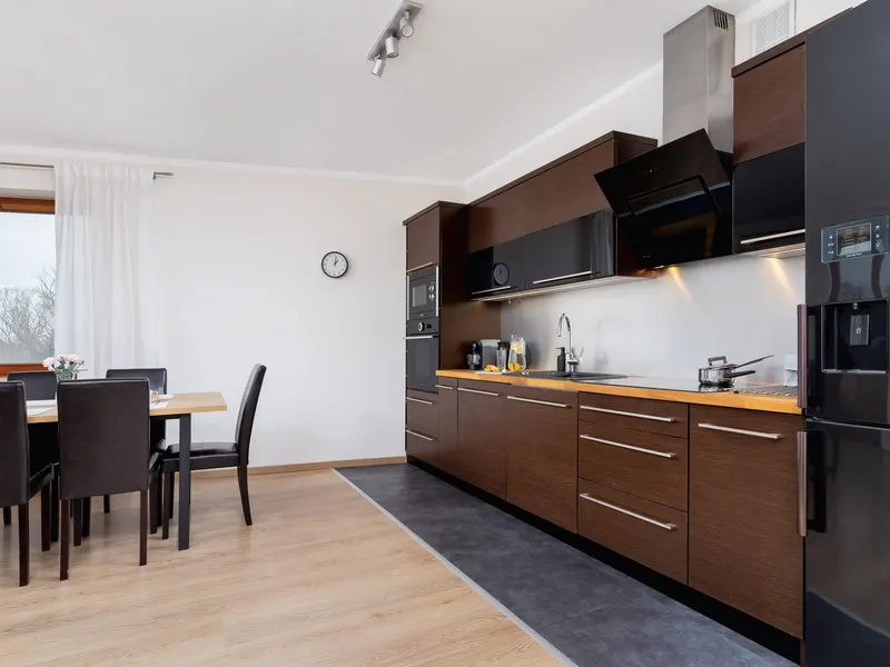Stilvolle Wohnung | 2 Schlafzimmer, Balkon und Parkplatz – Foto 3
