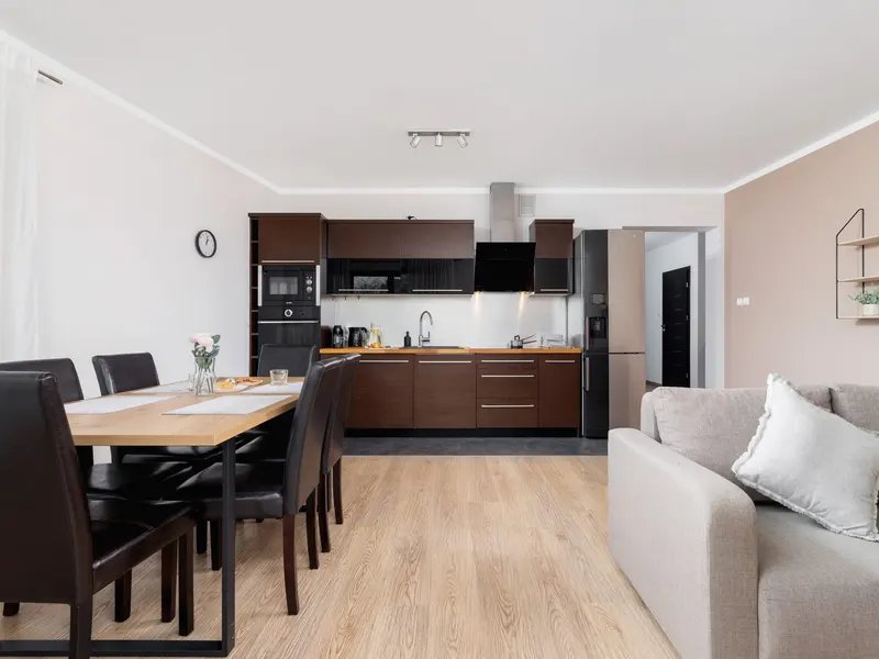 Stilvolle Wohnung | 2 Schlafzimmer, Balkon und Parkplatz – Foto 5