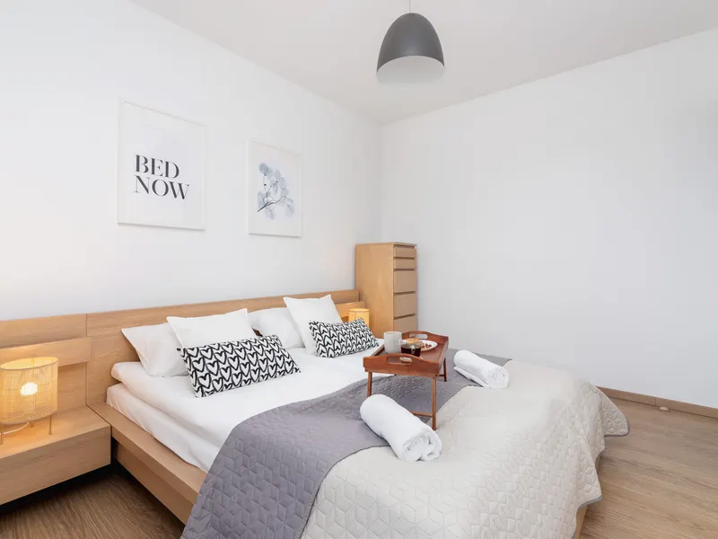Stilvolle Wohnung | 2 Schlafzimmer, Balkon und Parkplatz – Foto 2