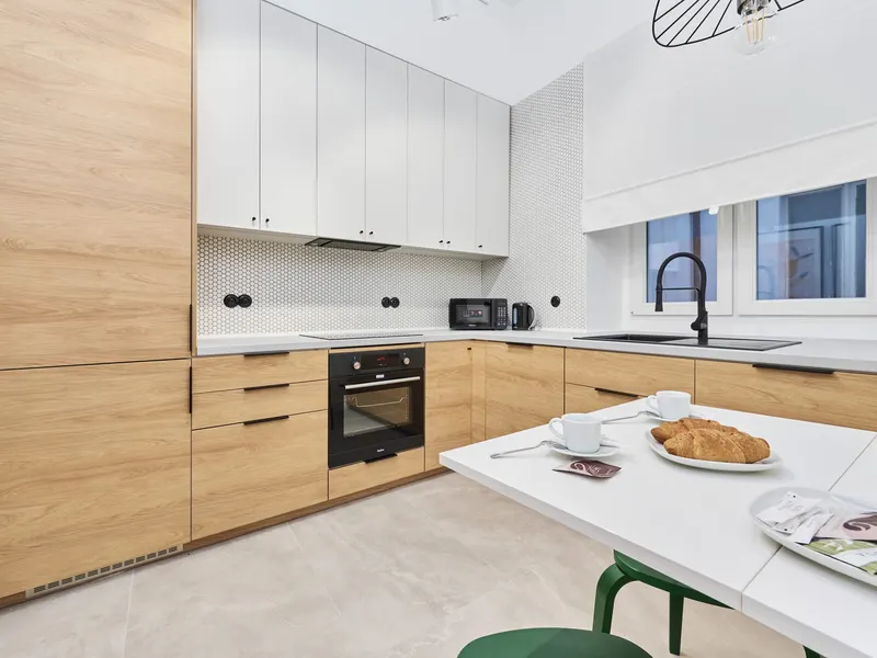 Jasny Apartament w Rynku | Przyjazny Zwierzętom i Miejsce do Pracy – zdjęcie 5