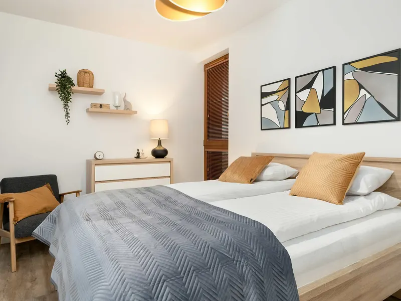 Spacious Apartment | Parking, Balcony and Close to the Old Town – photo 2
