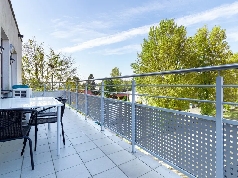 Klimatisierte Wohnung | Balkon, Parkplatz, 600 m zum Strand – Foto 3