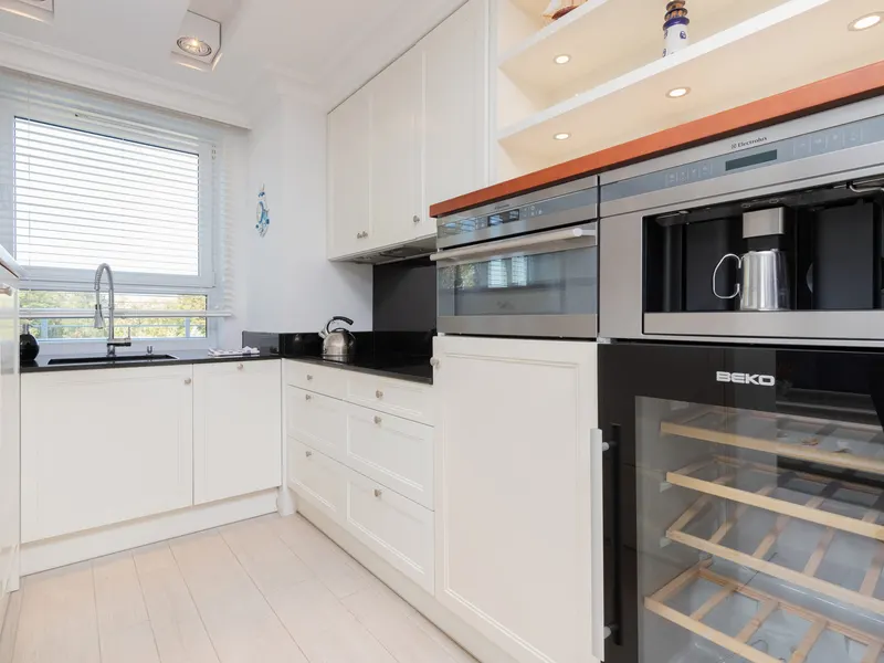 Klimatisierte Wohnung | Balkon, Parkplatz, 600 m zum Strand – Foto 5
