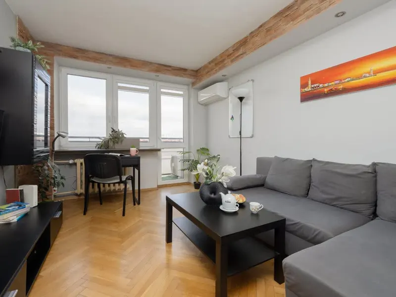 Apartment with a View of Warsaw | Balcony and Workspace – photo 2