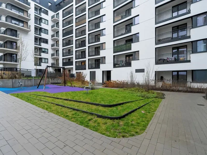 Helles Studio mit Balkon | Parkplatz in Garagenhalle – Foto 5
